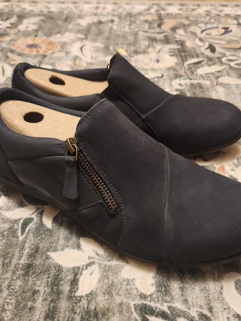 Earth Origins Padma Leather Side-Zipper Slip-Ons Sz 8 Blue Navy